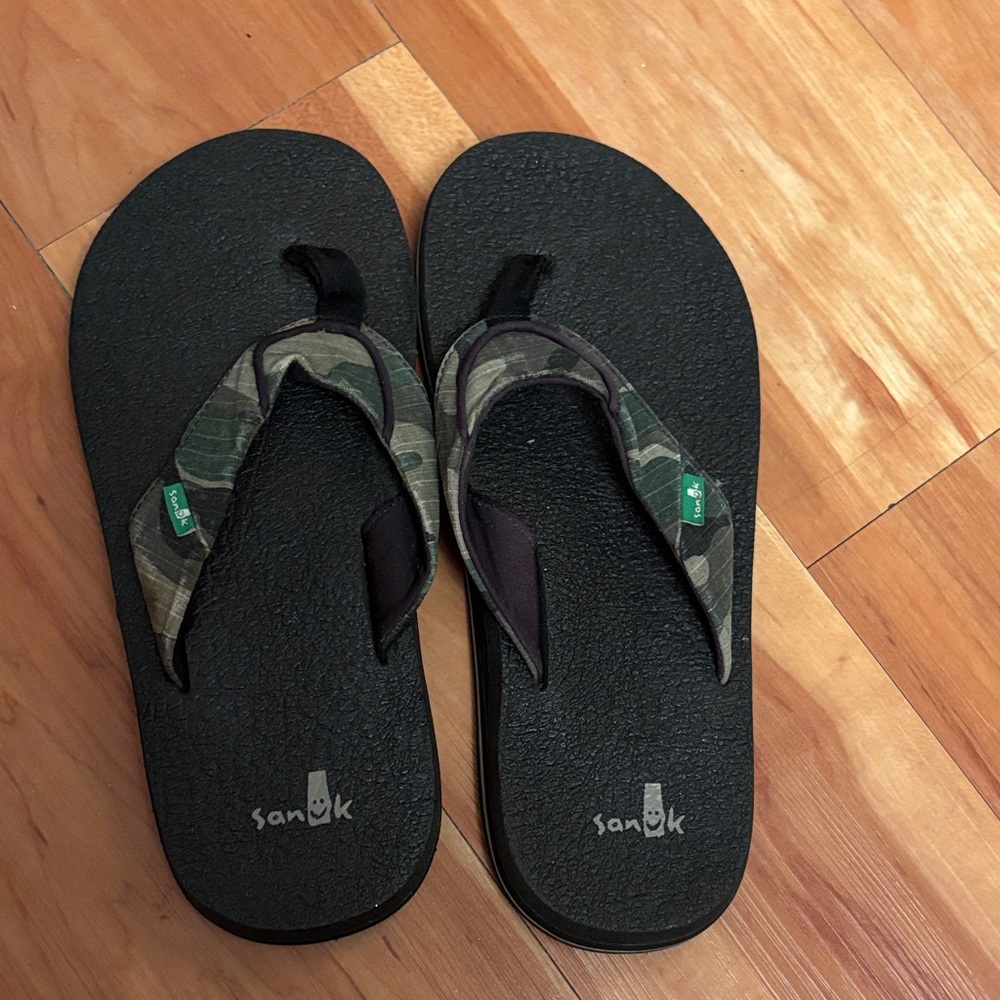 Sanuk Green Camo Sandals